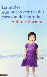 Portada del libro LA MUJER QUE BUCEÓ DENTRO DEL CORAZÓN DEL MUNDO