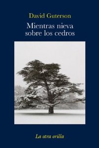 Portada de MIENTRAS NIEVA SOBRE LOS CEDROS