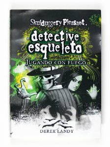 Portada del libro SKULDUGGERY PLEASANT. JUGANDO CON FUEGO