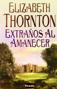 Portada del libro EXTRAÑOS AL AMANECER