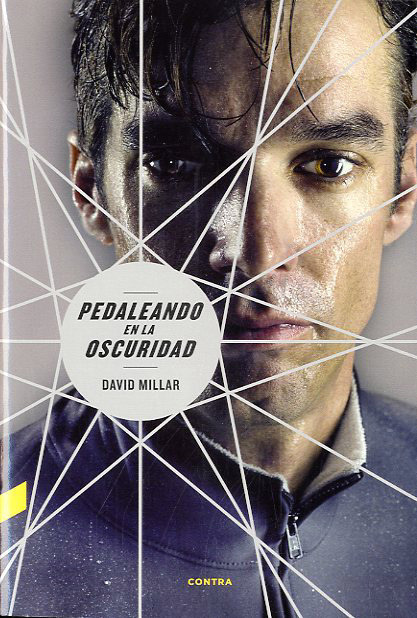 Portada del libro PEDALEANDO EN LA OSCURIDAD