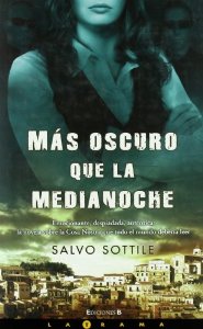 Portada del libro MÁS OSCURO QUE LA MEDIANOCHE