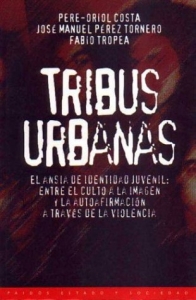 Portada del libro TRIBUS URBANAS. EL ANSIA DE LA IDENTIDAD JUVENIL ENTRE EL CULTO Y LA IMAGEN Y LA AUTOAFIRMACION A TRAVES DE LA VIOLENCIA