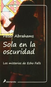 Portada de SOLA EN LA OSCURIDAD
